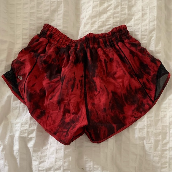LULULEMON HOTTY HOT SHORTS - Picture 2 of 3